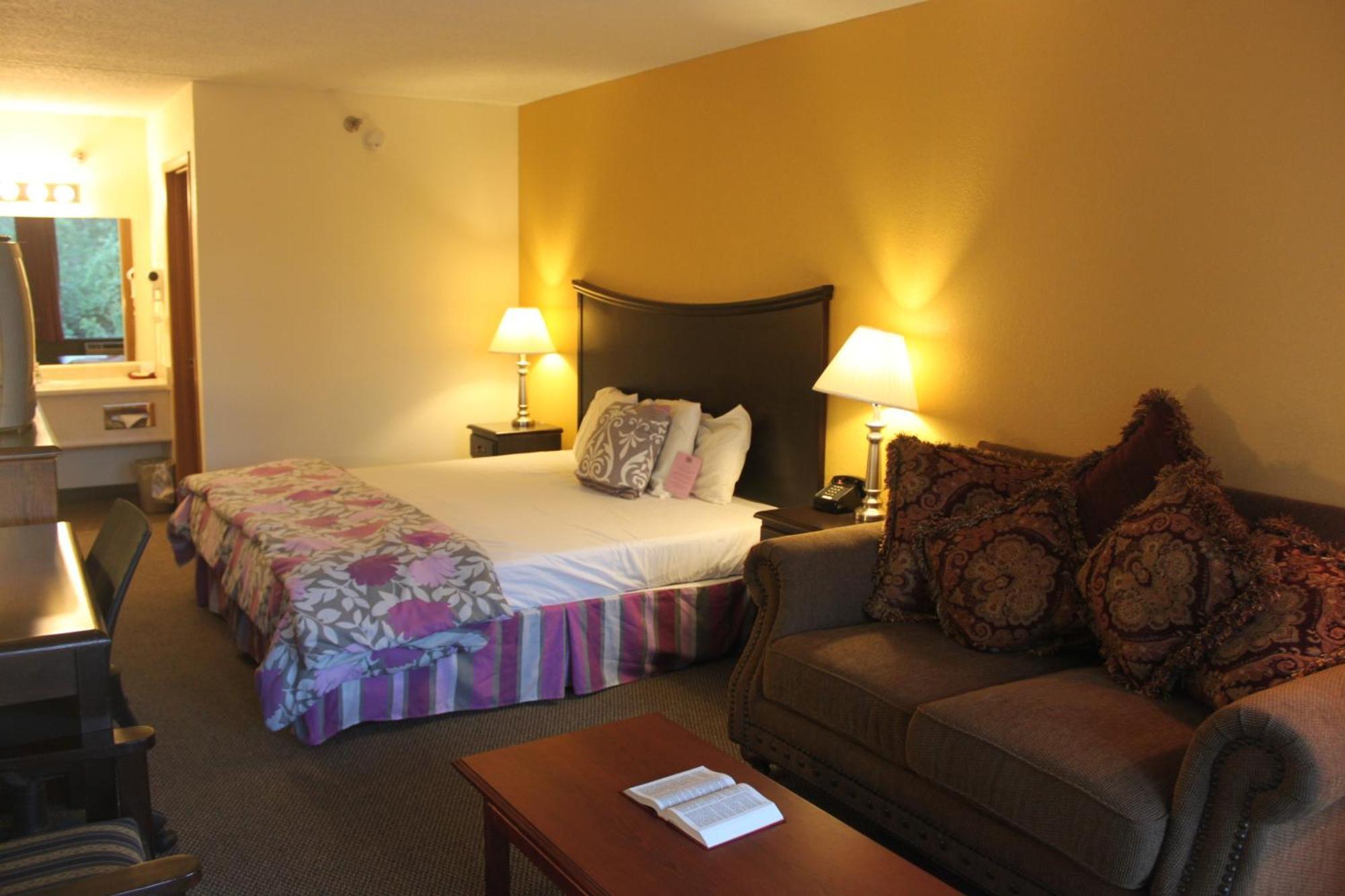 Standard King Room,297877232:JPEG