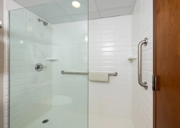 Cheap hotel: Lodge Of The Ozarks